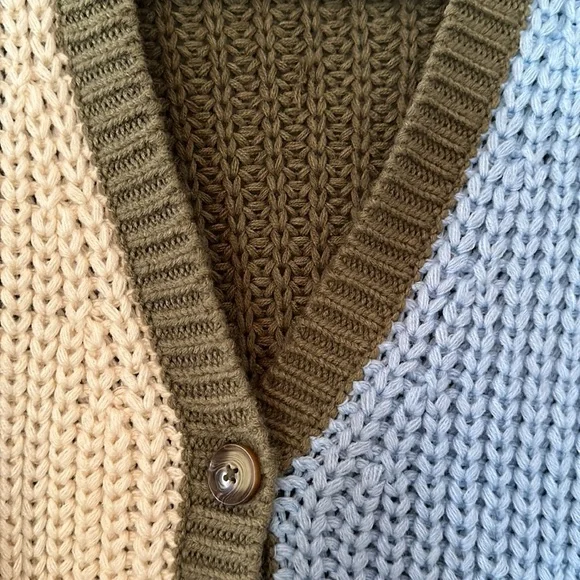 Color-Block Button-Up Cardigan - Picture 10 of 10